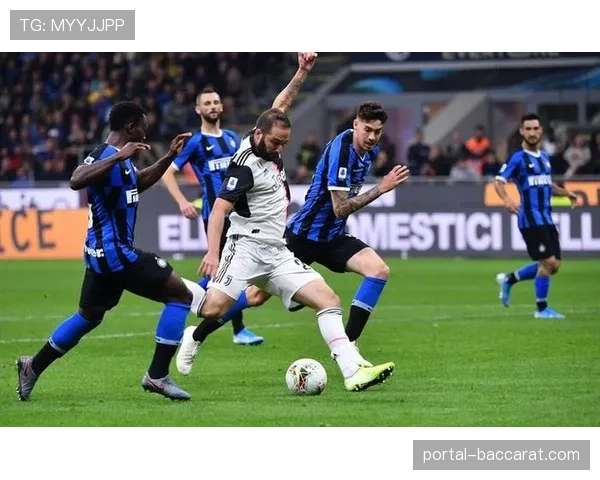 特写：终场哨响，圣西罗球场大屏幕即时显示本场观众碳排放总量统计